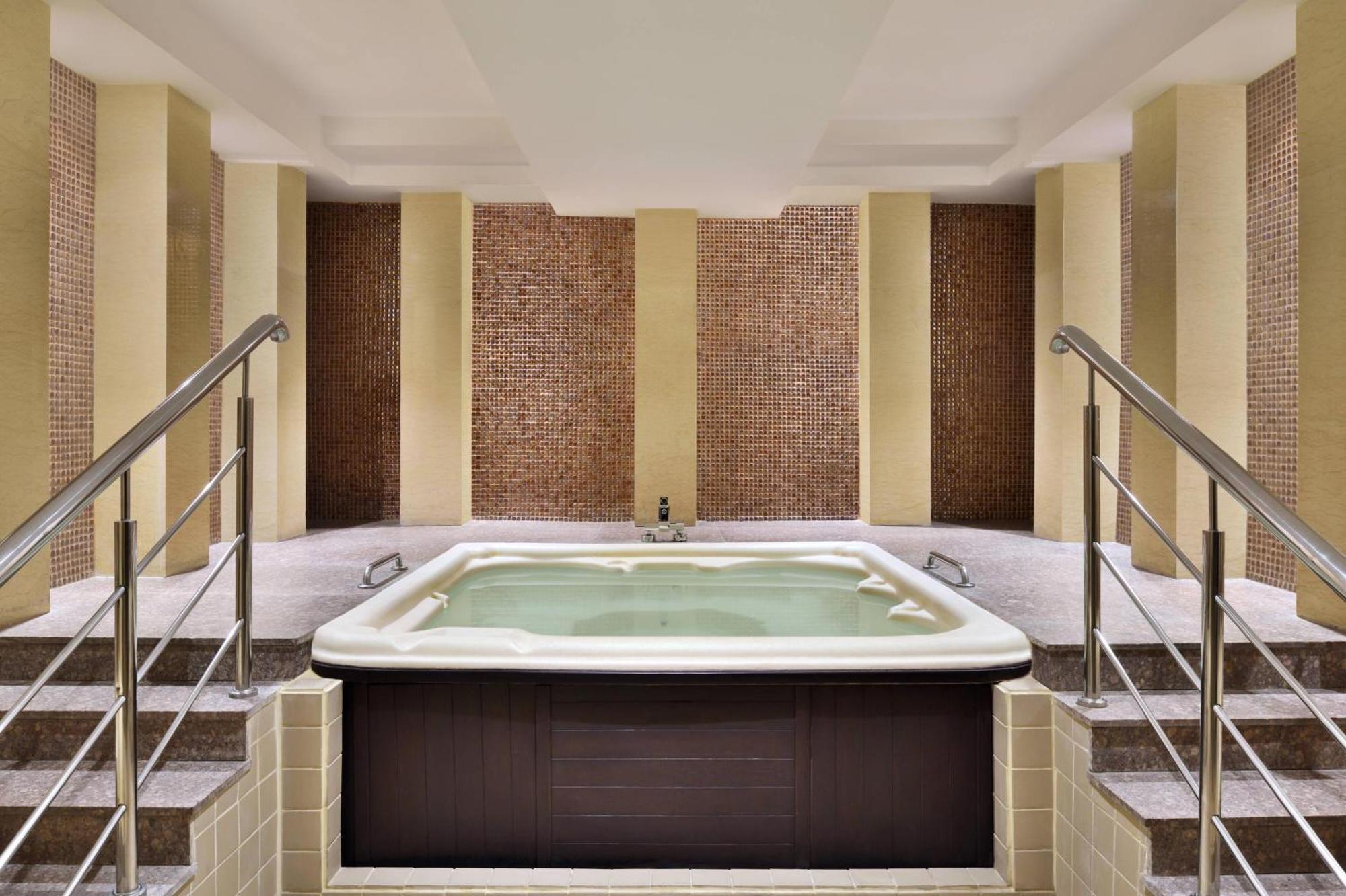 Jaipur Marriott Hotel מראה חיצוני תמונה A whirlpool bath