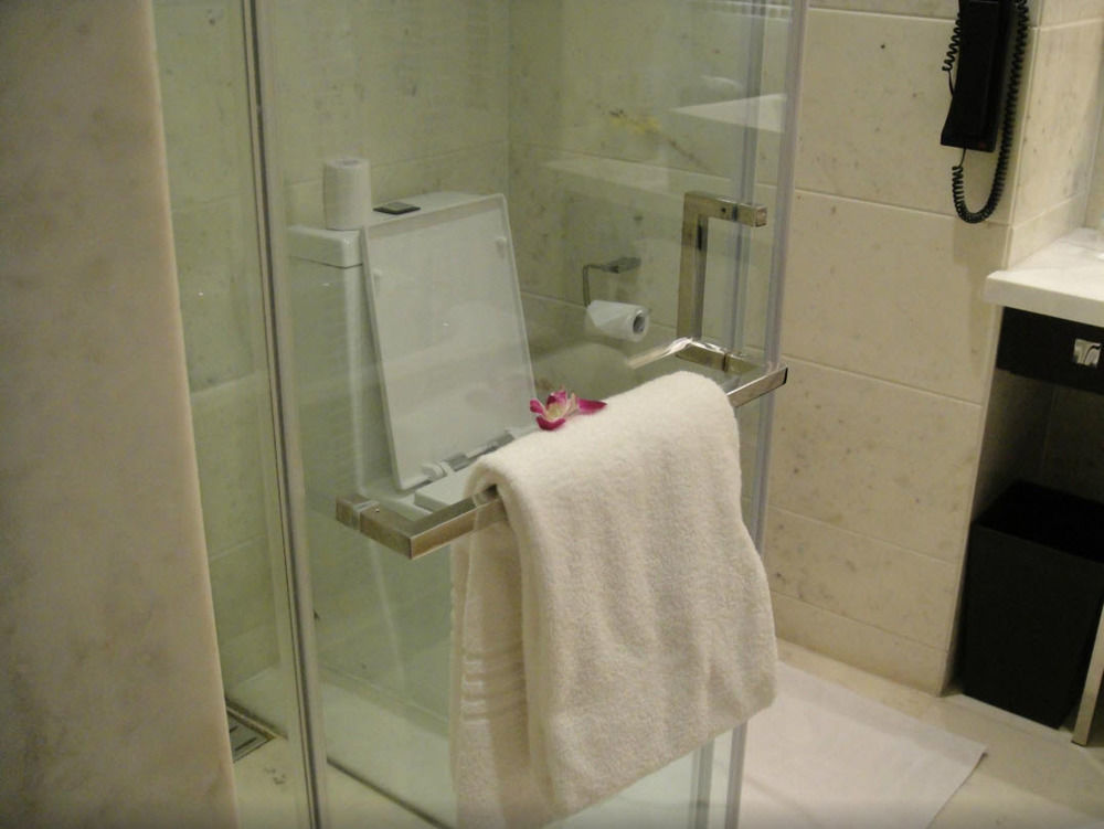Jaipur Marriott Hotel מראה חיצוני תמונה A shower door
